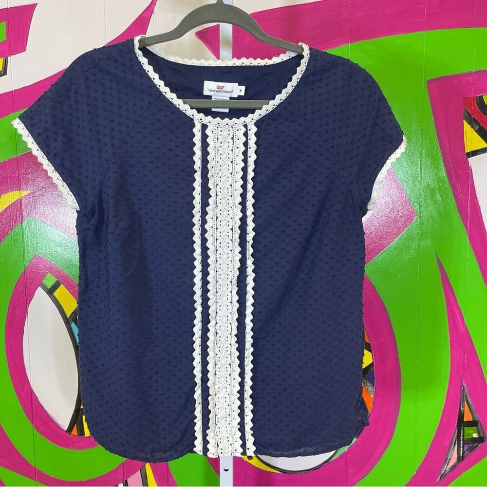 Vineyard Vines, Chenille Style Textured Top. Size Medium. Excellent condition!